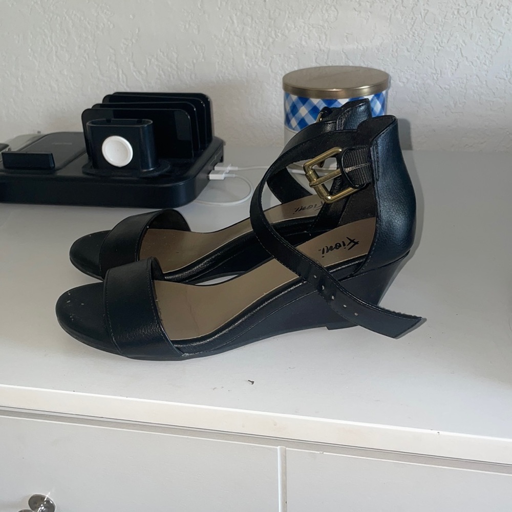 Heels - Picture 2 of 3